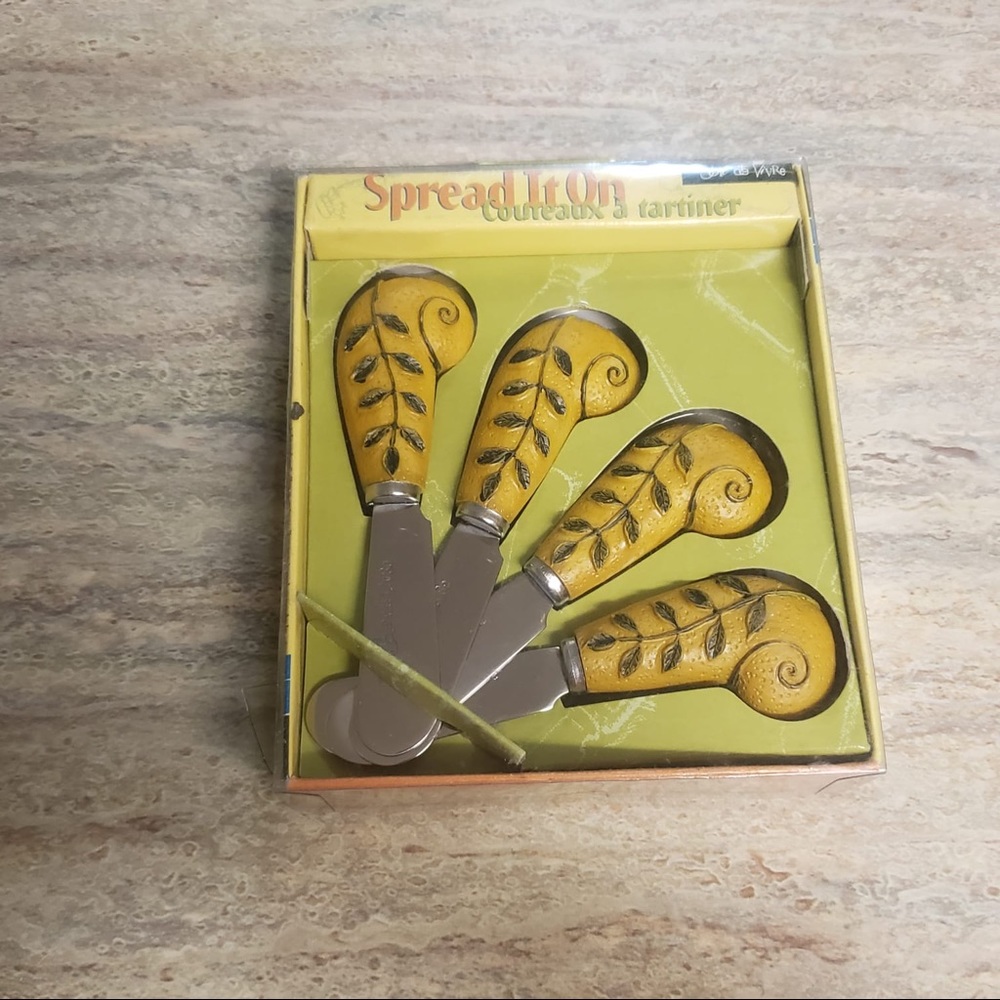 NIB 4 pc set of mini spreaders (knife)